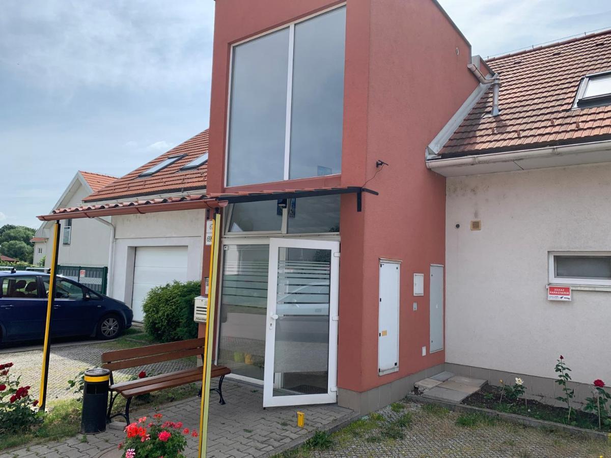 Apartment Biely Kostol Eksteriør billede